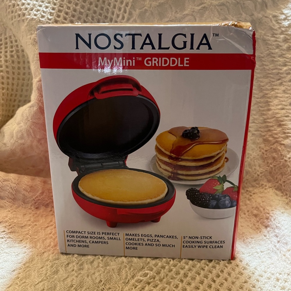 Nostalgia “my mini griddle” NWT